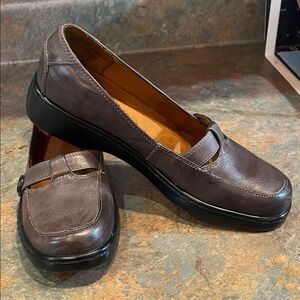 Auditions size 9 brown flats